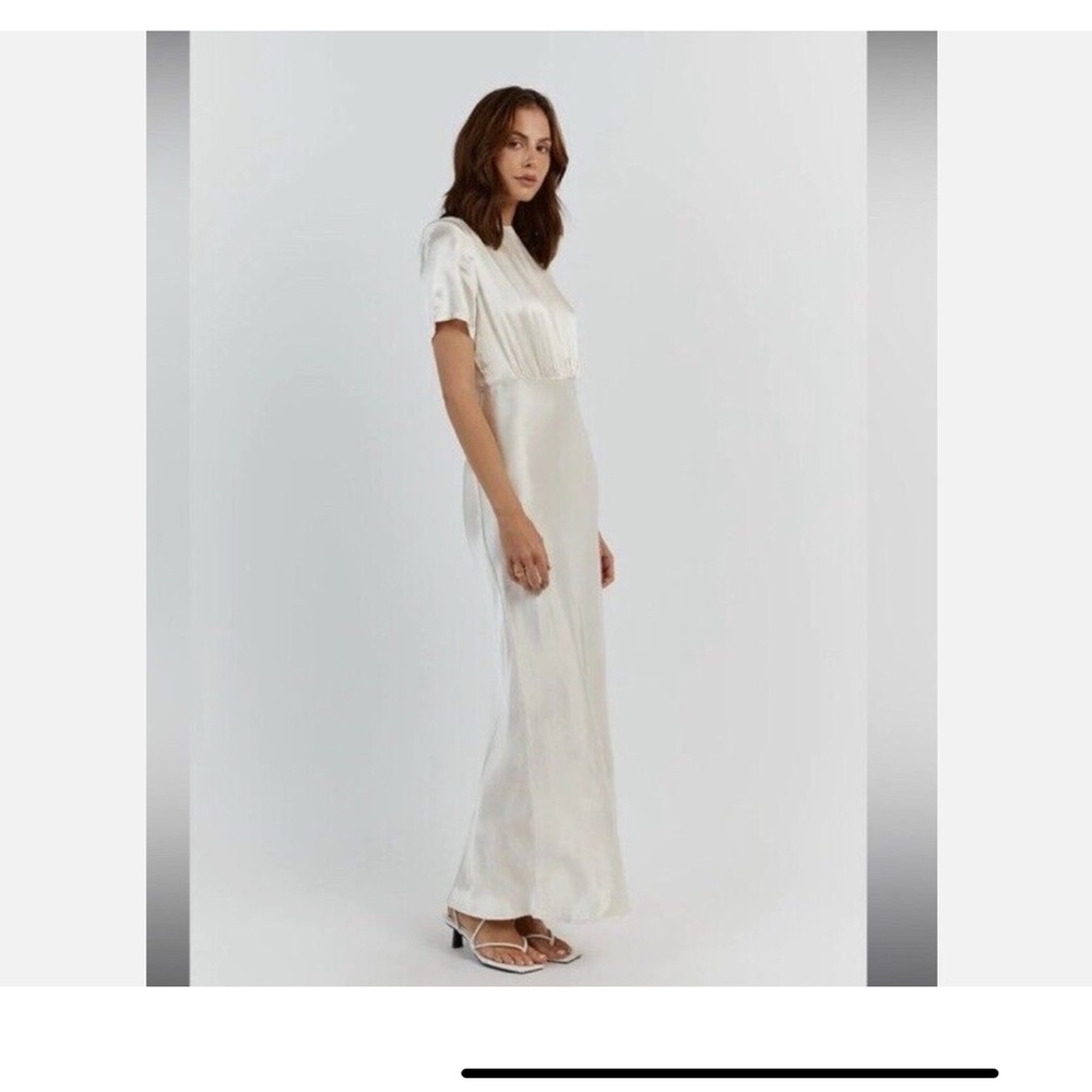 DISSH Annabelle (US 8) Elegant Cream Dress - Picture 4 of 14